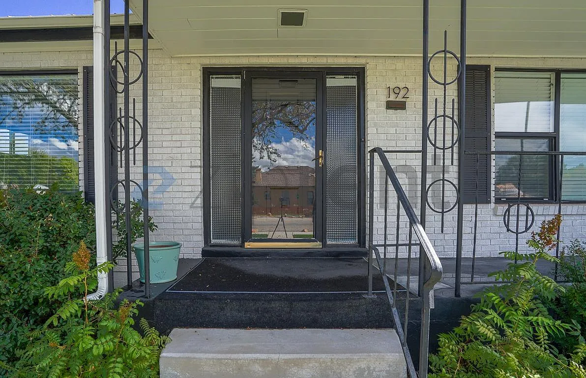 2 bed, 1360 sqft, $2,500 — Photo 3