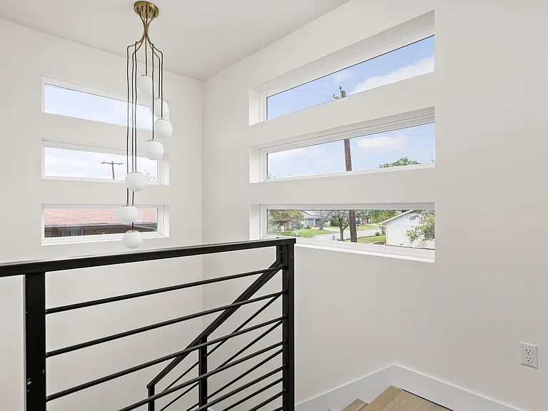 1402 Summit St #A — Photo 11