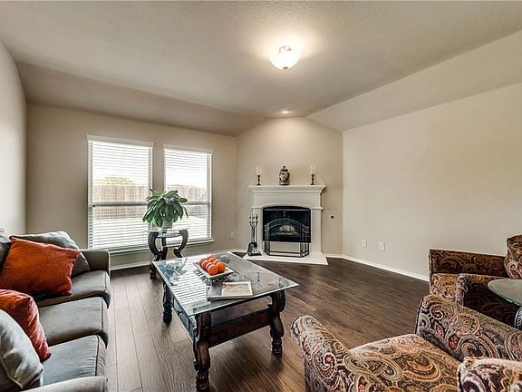 4th image of 3008 Oak Crest Dr