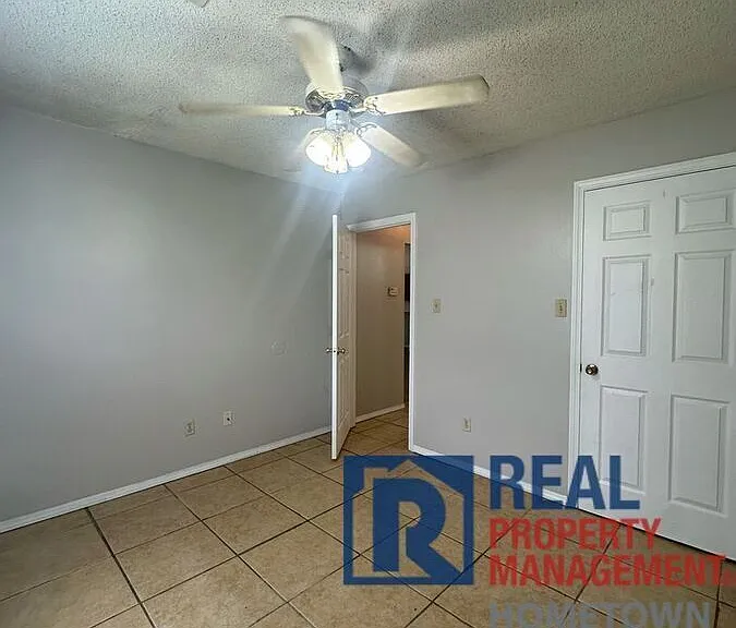 226 Rockyreef Cir — Photo 11