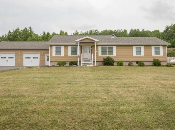 28 Page Dr, Cadyville, NY 12918