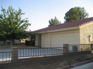 27894 Hummingbird Ln, Helendale, CA 92342