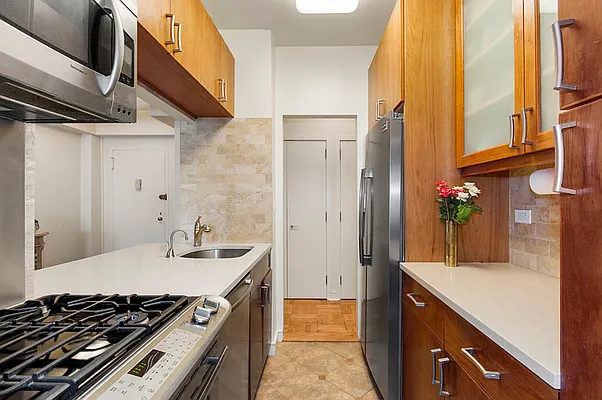 Sold by Ann Weintraub, Ltd. | media 3