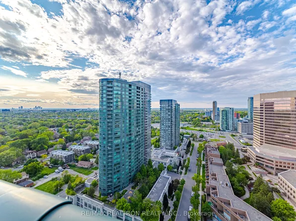 7 Lorraine Dr #7-LRG, Toronto, ON M2N 7H2