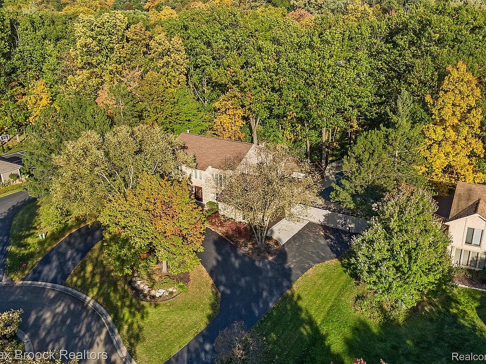 6135 Pickwood Dr, photo 3