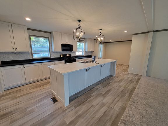 5th image of 855 W Jefferson St Lot 80