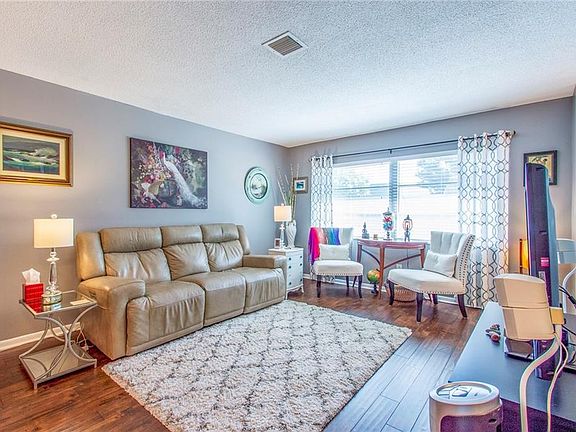 5th image of 8340 Burgundy Dr