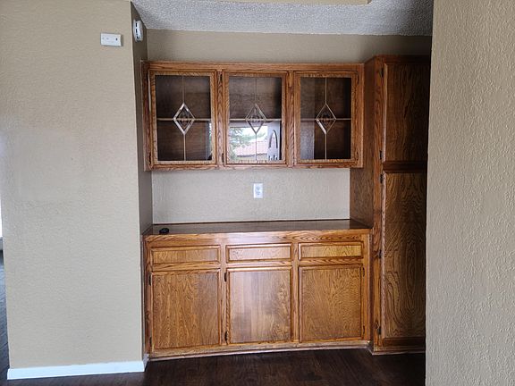 3rd image of 14318 Dover Dr