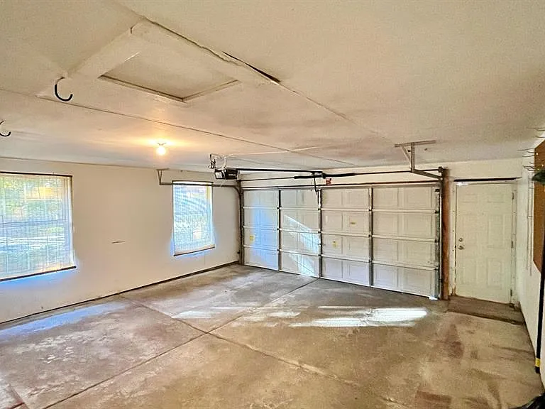 2852 Mayfair Dr — Photo 35