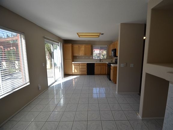 4th image of 916 Regency St