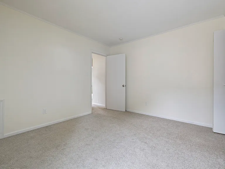 5316 Glenville Cir — Photo 9