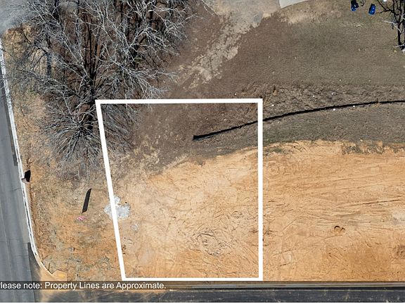 3rd image of 100 Glade Dr