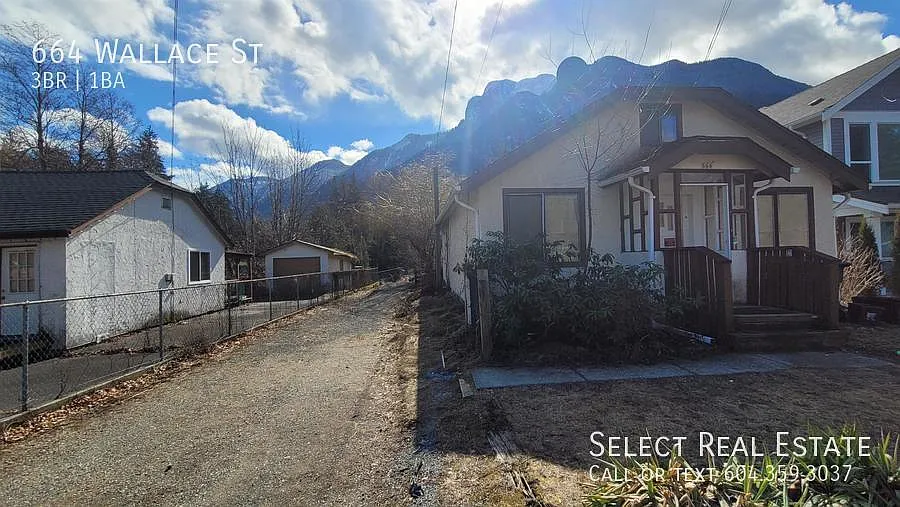 664 Wallace St photo 1