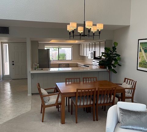 Open Concept Dining & Kitchen