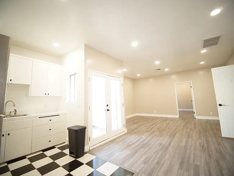 7761 Melrose Ave #2 — Photo 12