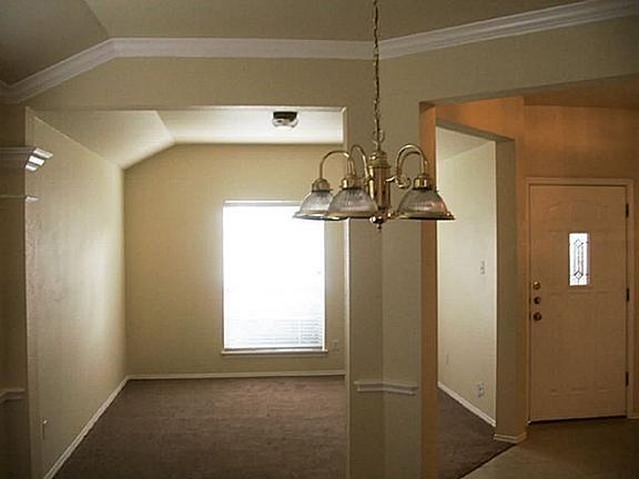 3rd image of 100 Giancarlos Ln