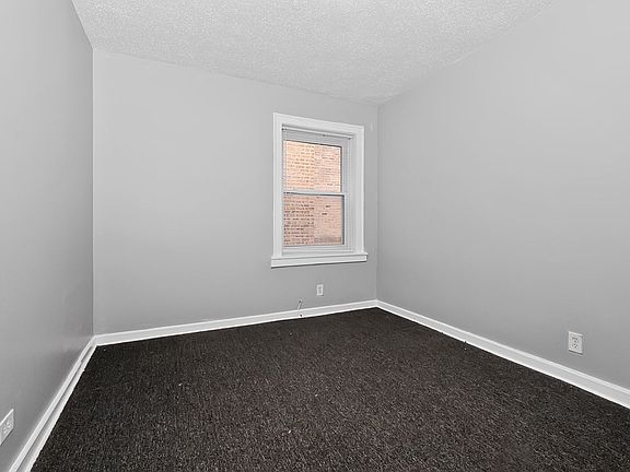 4th image of 6900-6902 S Paxton Ave #6900-2N