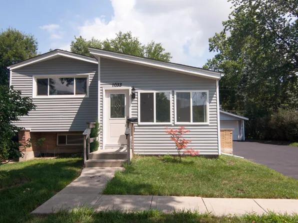 1033 S Main Dr, Lombard, IL 60148