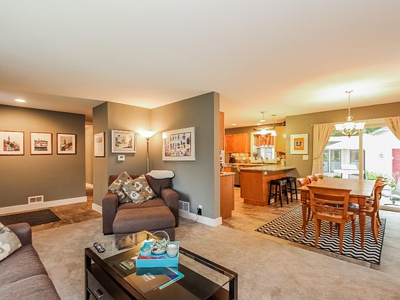 3rd image of 3035 Woodcliff Cir