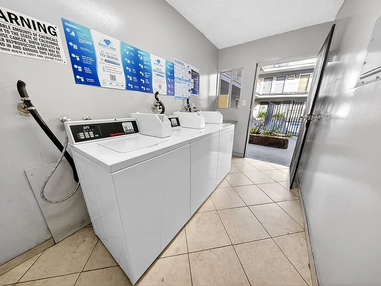 13860 Burbank Blvd — Photo 9