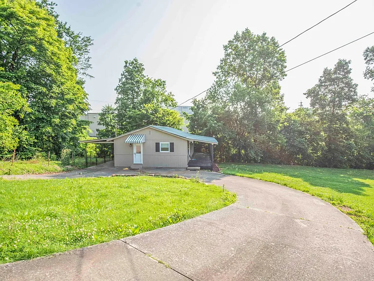 136 Harrison Ln — Photo 9