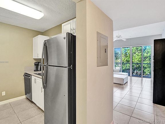 4th image of 649 E Sheridan St APT 301