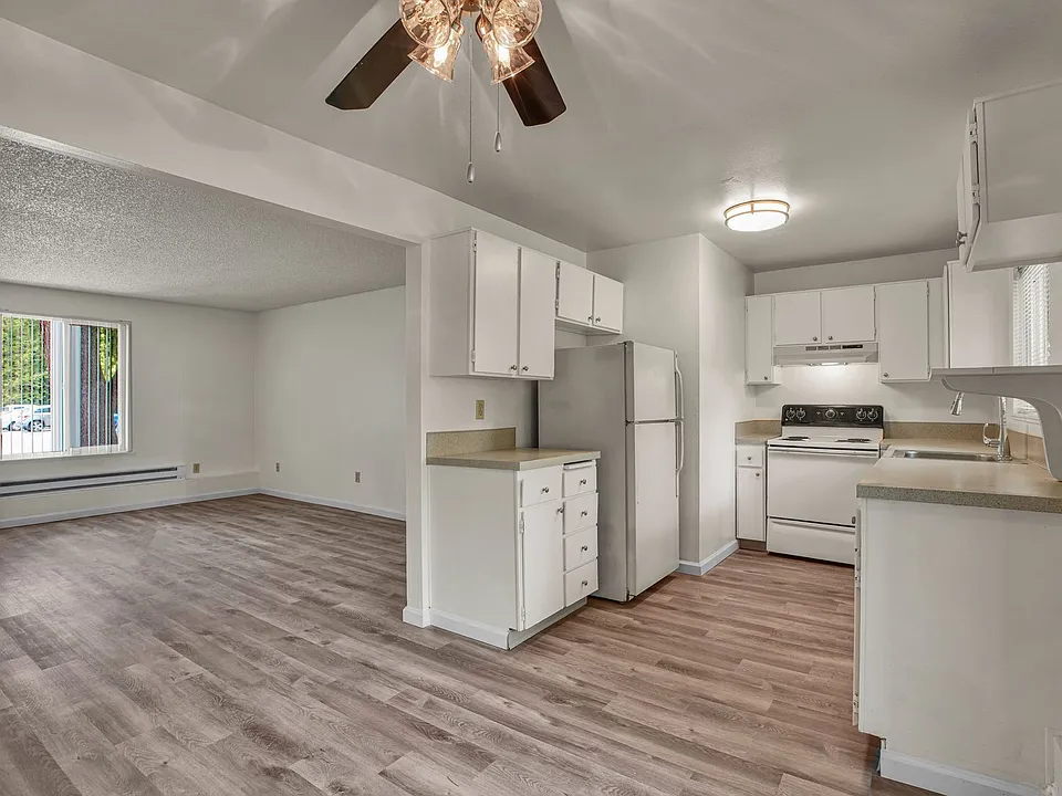 Jamestowne Plaza Apartments