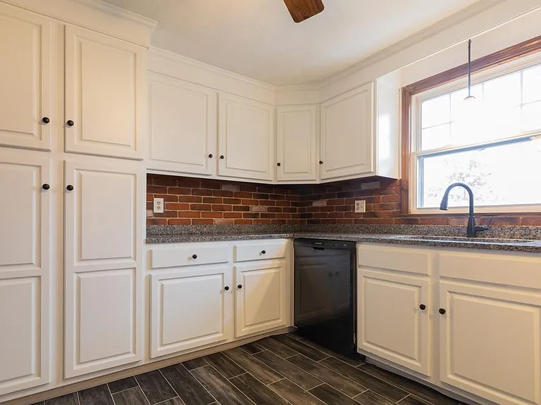 203 Windmill St — Photo 7