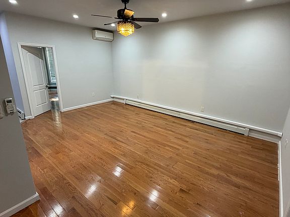 4th image of 460 Miller Ave Floor 1