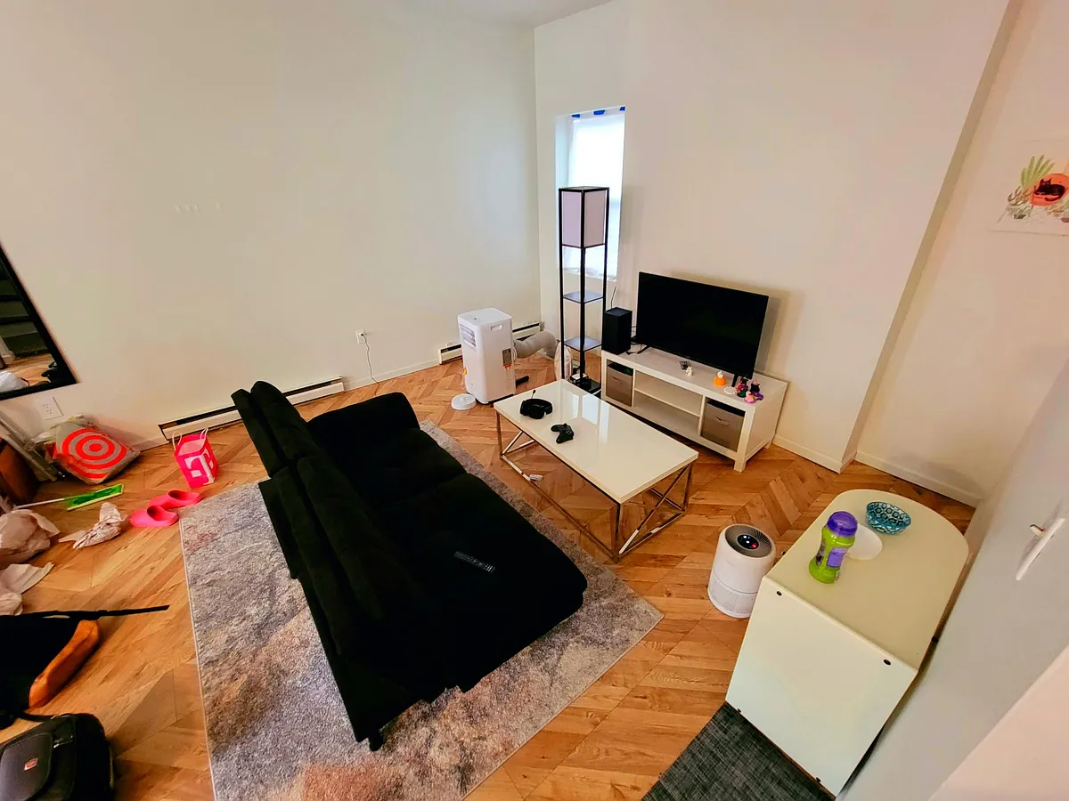 Unit Living room - 149 4th St #4