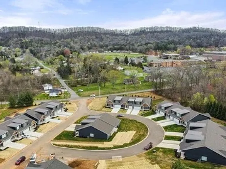 1402 Summer Meadow Dr — Photo 23