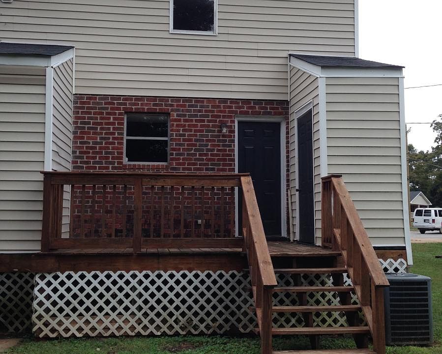 Ruth Properties TOWNHOME Back Porch