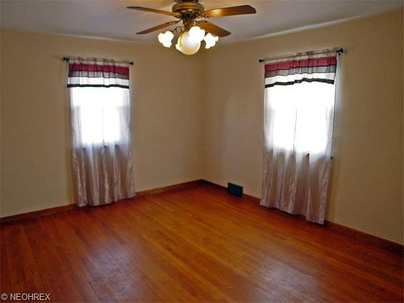 3rd image of 112 S Belleview Dr