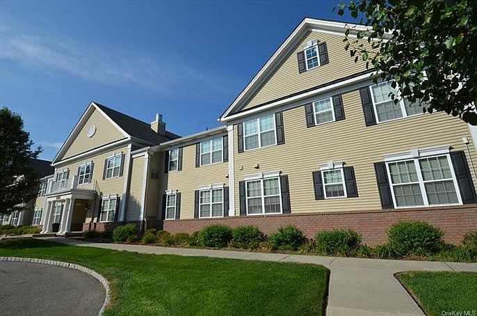 1st image of 102 Canter Ct