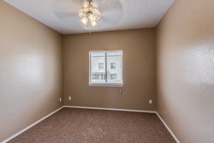12233 Iverson Ct — Photo 20