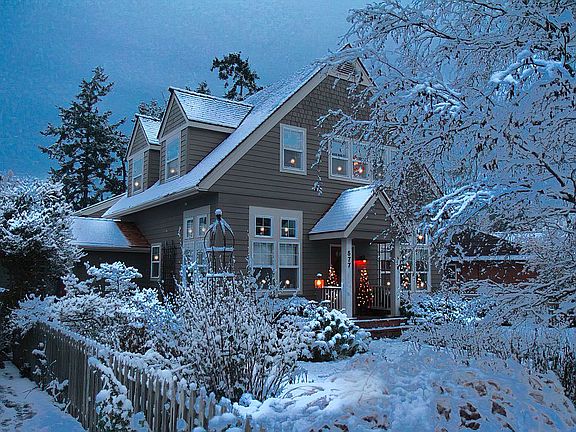 3rd image of 577 Scenic Heights Rd