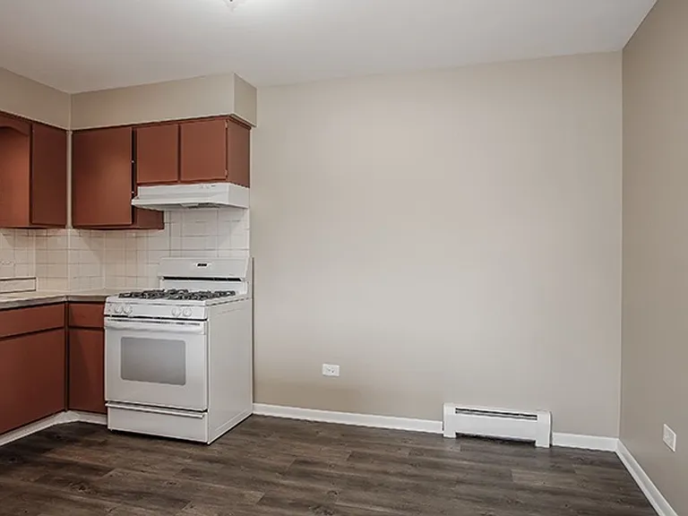331 E Fullerton Ave — Photo 5