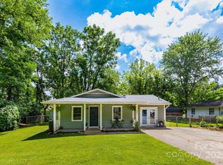 94 Fairhaven St, Clyde, NC 28721