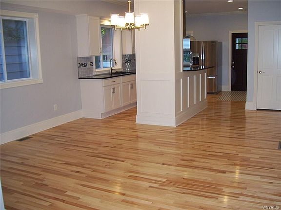 5th image of 128 Ashland Ave