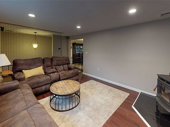 5th image of 302 Orchid Dr