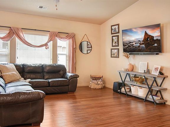 5th image of 2935 River Bend Ct