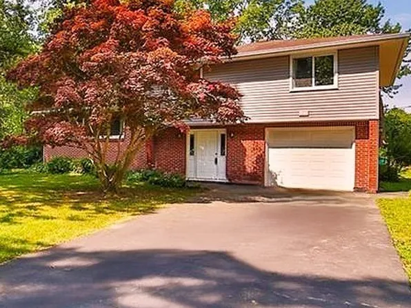 4540 W Overlook Dr, Williamsville, NY 14221