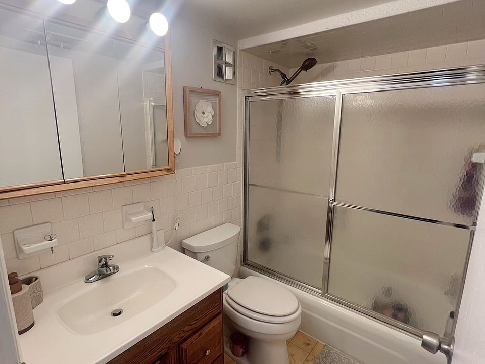 2nd image of 1305 Lawrence St