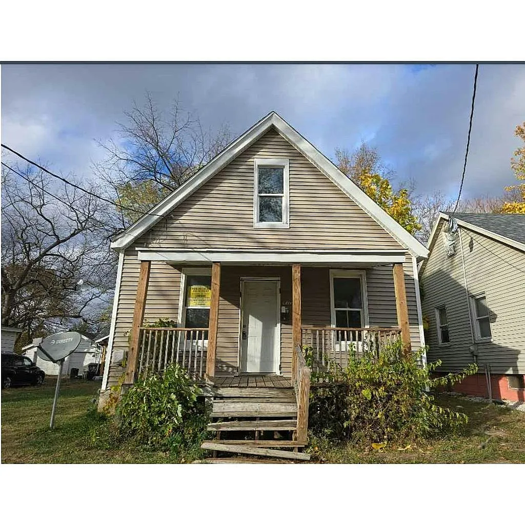 815 W Macqueen Ave photo 1
