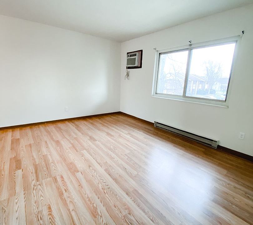 1st image of 805-811 E 10th St #4