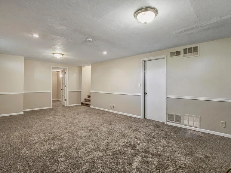 4036 N Edgemoor Dr — Photo 47