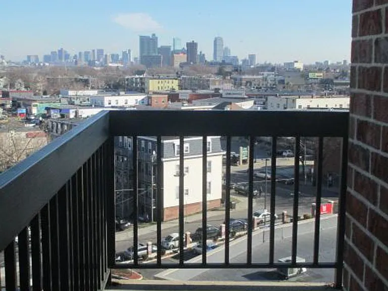 15 N Beacon St — Photo 7