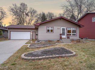 2206 Westward Dr, Grand Forks, ND 58201