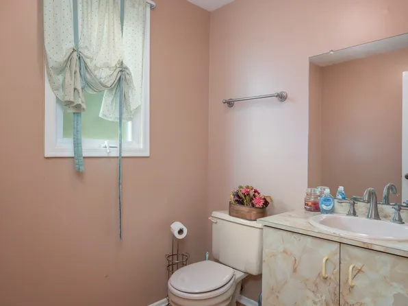 129 Patriots Rd, Morris Plains, NJ 07950
