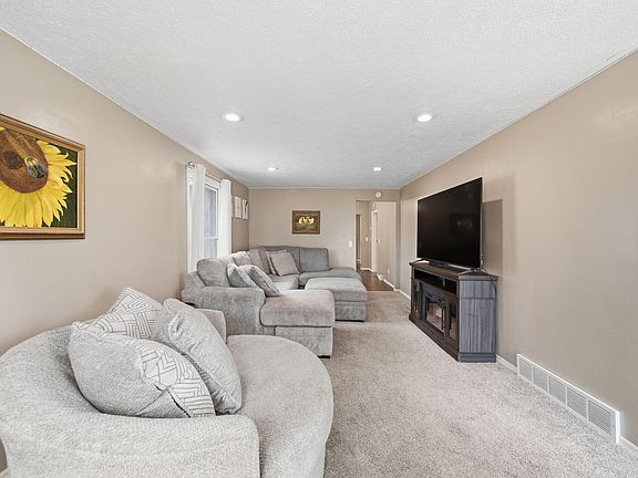 5th image of 157 N Dettman Rd